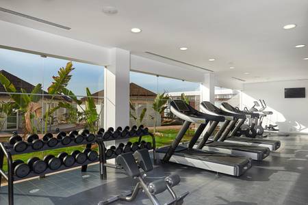 Meliá Llana Beach Resort & Spa, Sport/Freizeit Meliá Llana Beach Resort & Spa, Heller Fitnessraum mit modernen Kraft- und Ausdauergeräten.