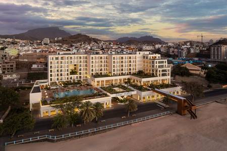 Four Points by Sheraton São Vicente Resort, Resort/Hotelanlage Four Points by Sheraton São Vicente Resort, Moderne Außenansicht des Hotelgebäudes mit klaren Linien und zeitgemäßer Architektur.