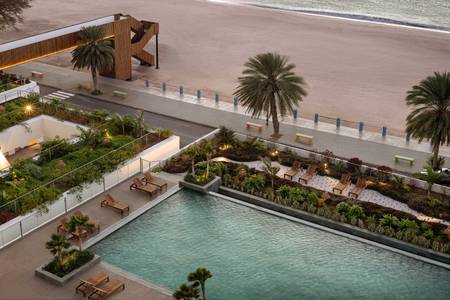 Four Points by Sheraton São Vicente Resort, Pool/Poolbereich Four Points by Sheraton São Vicente Resort, Erfrischender Außenpool mit klarem, blauem Wasser und umliegender Sonnenterrasse.