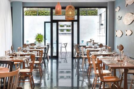 Hotel Hotel Catalonia Málaga, Nahaufnahme von frisch zubereiteten Speisen am Buffet des Hotelrestaurants.