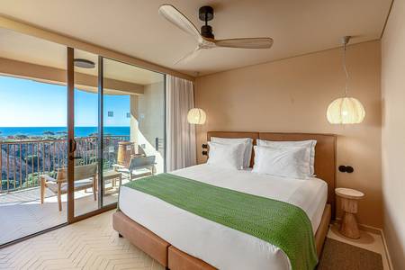 3HB Falésia Beach, Zimmer/Wohnbeispiel 3HB Falésia Beach, Superior-Suite mit Balkon und weitem Panorama-Meerblick.