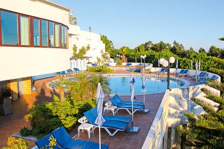 São Félix Hotel Hillside & Nature, Pool und Sonnenliegen