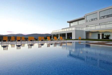 Águahotels Mondim de Basto, Pool mit Hotel
