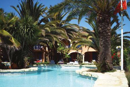 Quinta da Lagoa, Pool mit Palmen
