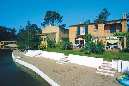 Quinta da Lagoa, Gebäude mit Strand