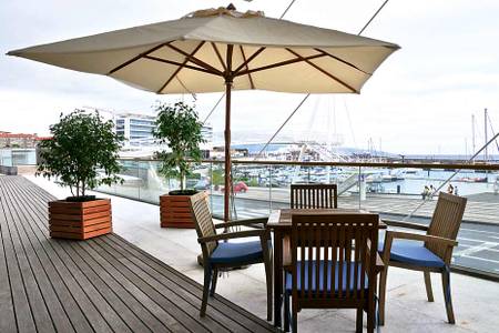 Hotel Marina Atlântico, Terrasse zum Hafen