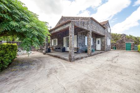 Houses in Pico, Adega da Poça