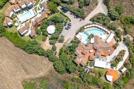 Galanias Hotel & Retreat, Strandbar direkt am Meer mit entspannter Urlaubsatmosphäre.