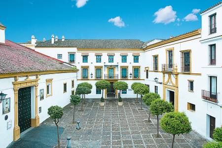 Hospes Las Casas del Rey de Baeza, Platz vor dem Hotel