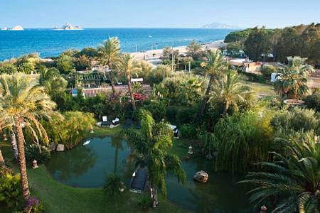 Hotel Mediterraneo, Garten mit kleinem Teich