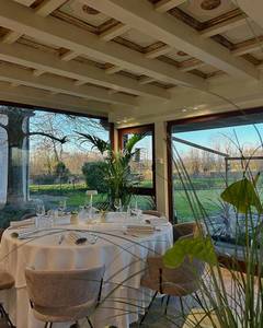 Borgo ca’ dei Sospiri, Restaurant „La Corte“ mit elegantem Ambiente und Sitzgelegenheiten