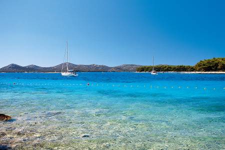 Crvena Luka Hotel & Resort, Segelschiff auf dem Meer