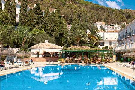 Hotel TRH Mijas, Pool und Sonnenliegen