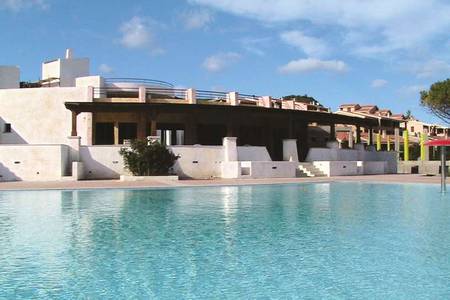 Il Borgo di Porto Corallo, Poolblick