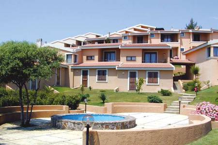Il Borgo di Porto Corallo, Fassade