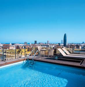 Hotel Catalonia Atenas, Pool mit Liegen