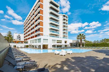 Alcazar Hotel & Spa, Aussenansicht mit Pool