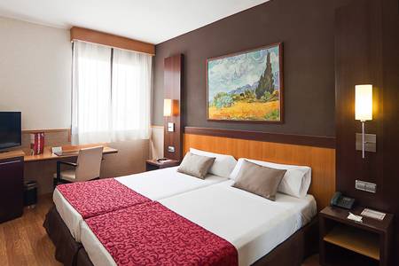 Catalonia Giralda, Standard