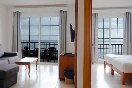 Hotel Las Olas, Zimmer/Wohnbeispiel Hotel Las Olas, Hotel-Appartement mit direktem oder seitlichem Blick vom Fenster oder Balkon auf das weite, blaue Meer.