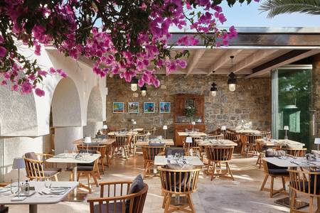 St. Nicolas Bay Resort Hotel & Villas, Restaurant/Gastronomie