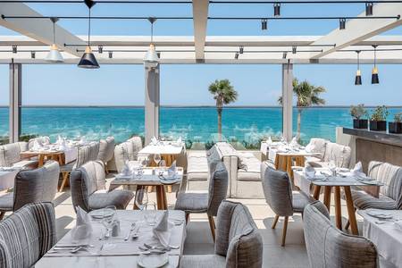 Ikones Seafront Luxury Suites, Theathalassa