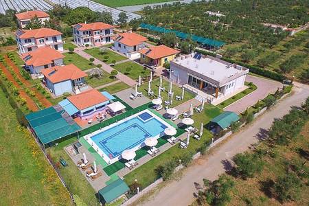 Stomio Villague, Resort/Hotelanlage