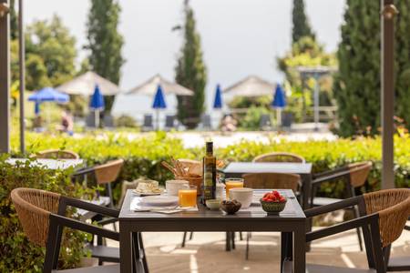 Sunrise Village Beach Hotel, Restaurant/Gastronomie