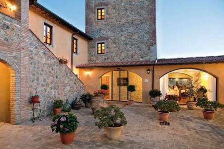 Hotel Casolare Le Terre Rosse, Innenhof