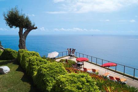 Golden Residence, Garten mit Eckterrasse