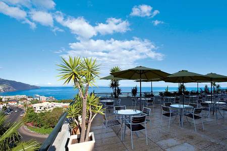 Madeira Panorâmico Hotel, Poolbar mit Meerblick