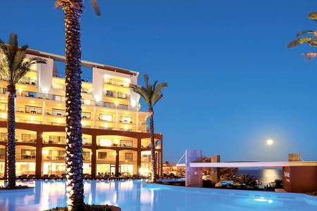 Pestana Promenade - Premium Ocean & Spa Resort, Pool bei Nacht
