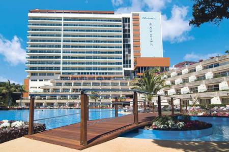 Pestana Carlton Madeira - Premium Ocean Resort, Hotel mit Pool und Steg