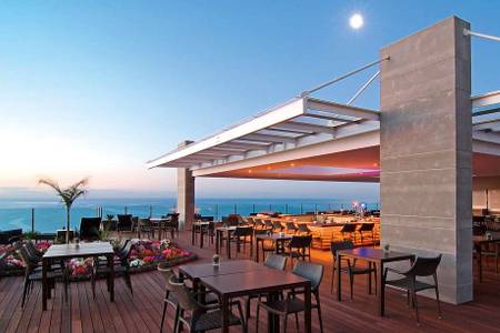 Pestana Carlton Madeira - Premium Ocean Resort, Terrasse am Abend