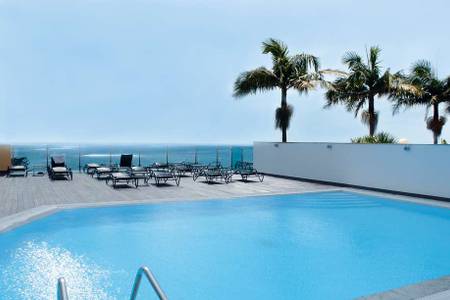 Vila Baleira Funchal, Pool mit Sonnenterrasse