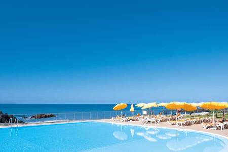 Hotel Orca Praia, Pool mit Meerblick