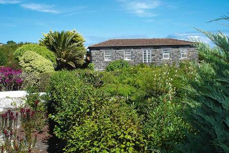 Quinta das Buganvilias, Garten vor dem Hotel