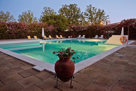 Hotel Santa Luzia, Pool am Abend