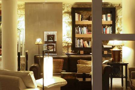 Solar do Castelo, Bibliothek