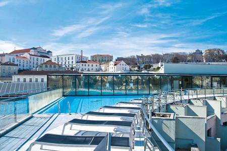 VIP Executive Suites Eden, Dachterrasse Pool und Liegen