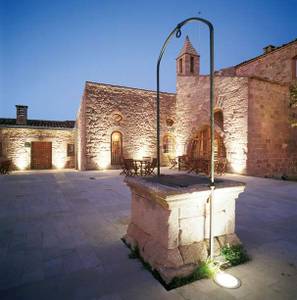 Parador de Cardona, Brunnen