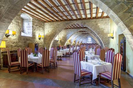 Parador de Cardona, Restaurant/Gastronomie