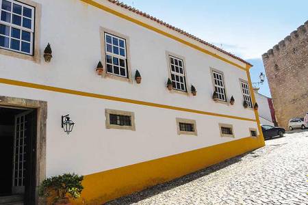 The Literary Man Óbidos Hotel, Hotel von aussen