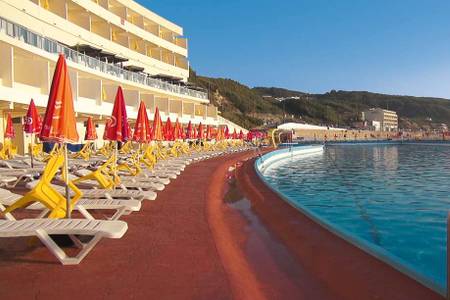 Arribas Sintra Hotel, Pool mit Liegen