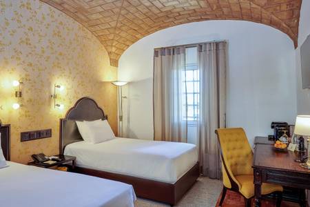 Fortaleza do Guincho, Standard Fortaleza do Guincho, Standard