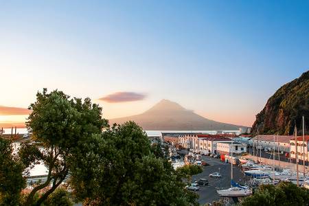 Faial und Horta im Sonnenuntergang