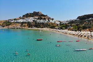 Lindos mit dem Meer im Vordergrund, Rhodos