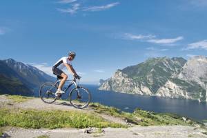 Radfahrer Oberitalien Berge Aktivurlaub