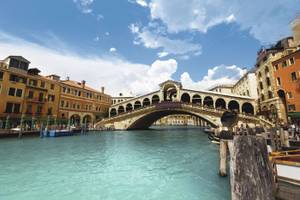 Rialto Brücke in Venedig Italien