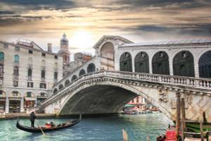 verspielte Brücke in Venedig