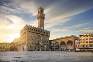 Leerer Square of Signoria in Florenz mit Sonnenschein